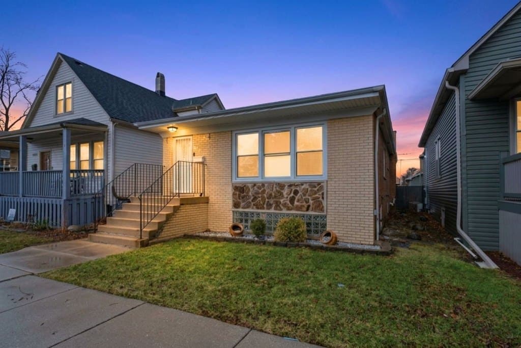 2951 N Rutherford Ave