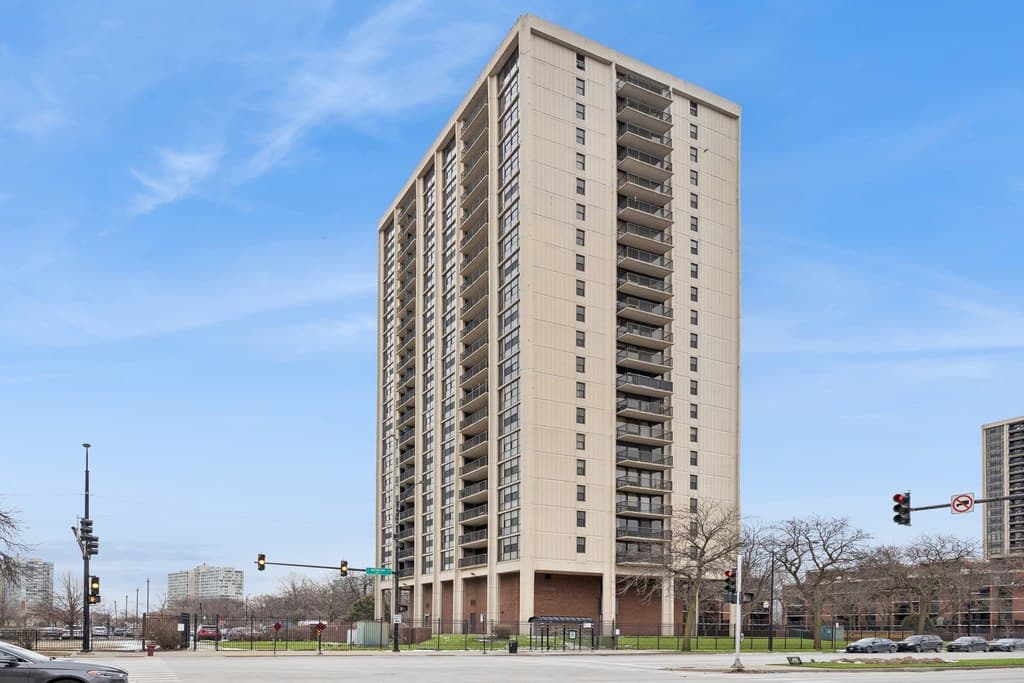 2901 S Michigan Ave Unit 808-9