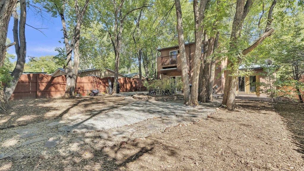 310 Montoya St, Taos