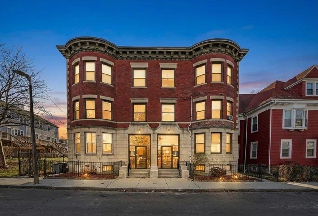 31 Homestead St Apt 2