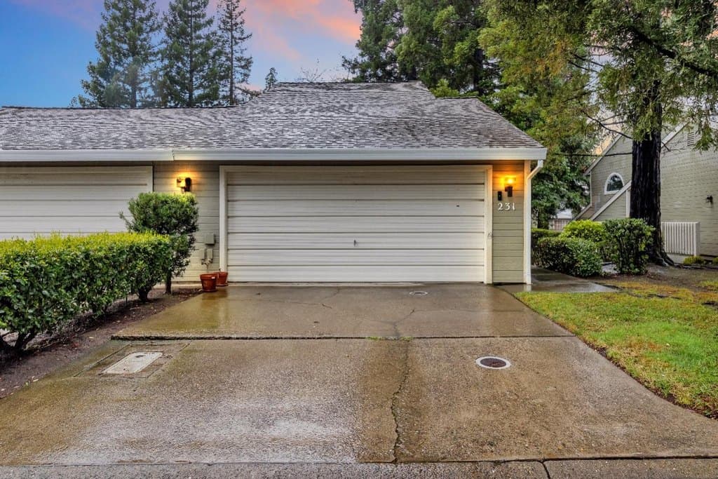 231 Live Oak Cir Unit 2, Roseville