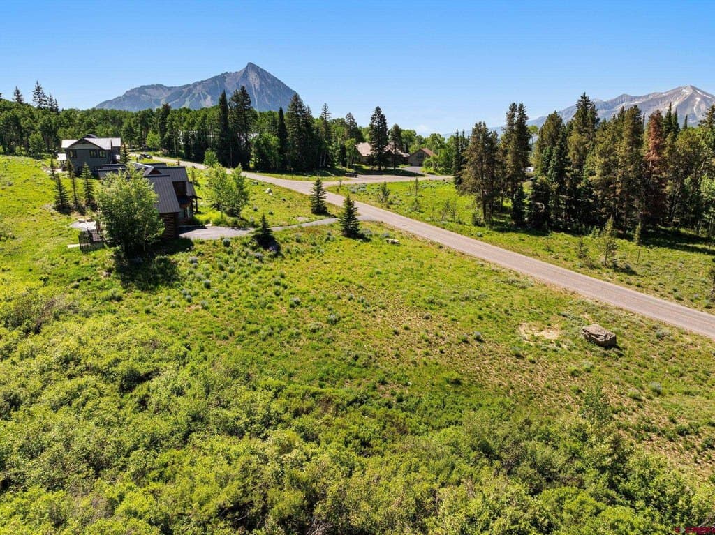 555 Meadow Dr, Crested Butte