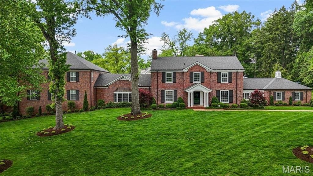 7 Greenbriar Dr, Ladue