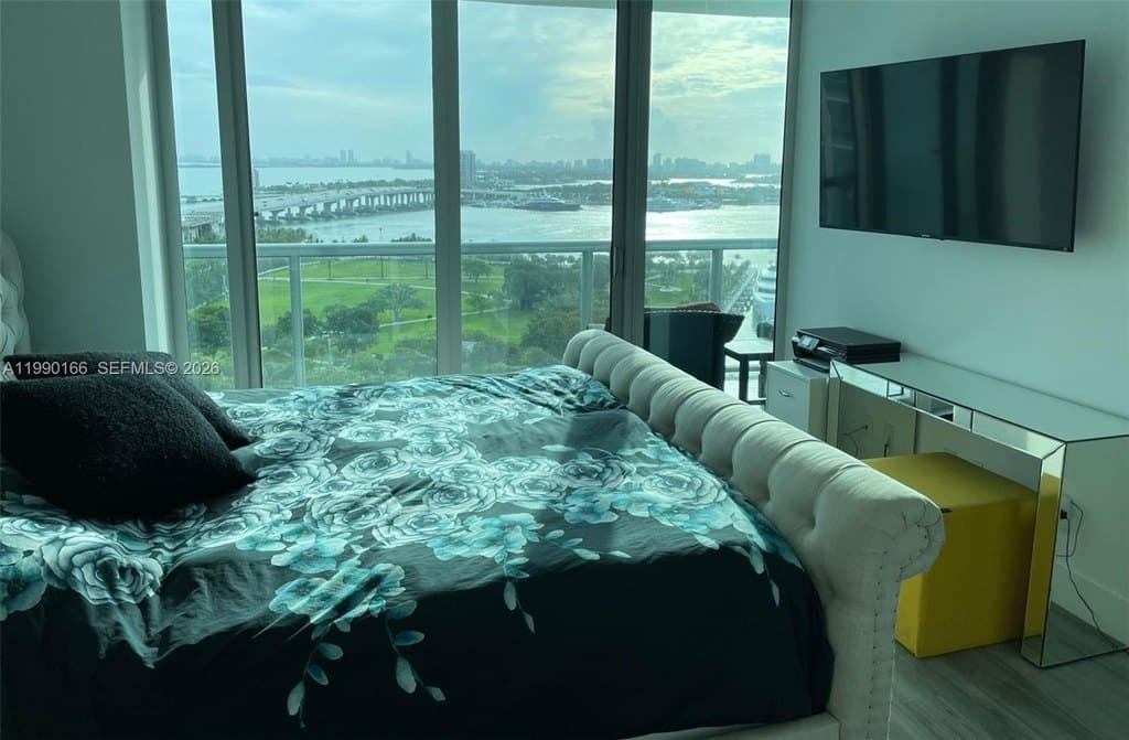 888 Biscayne Blvd Apt 1810