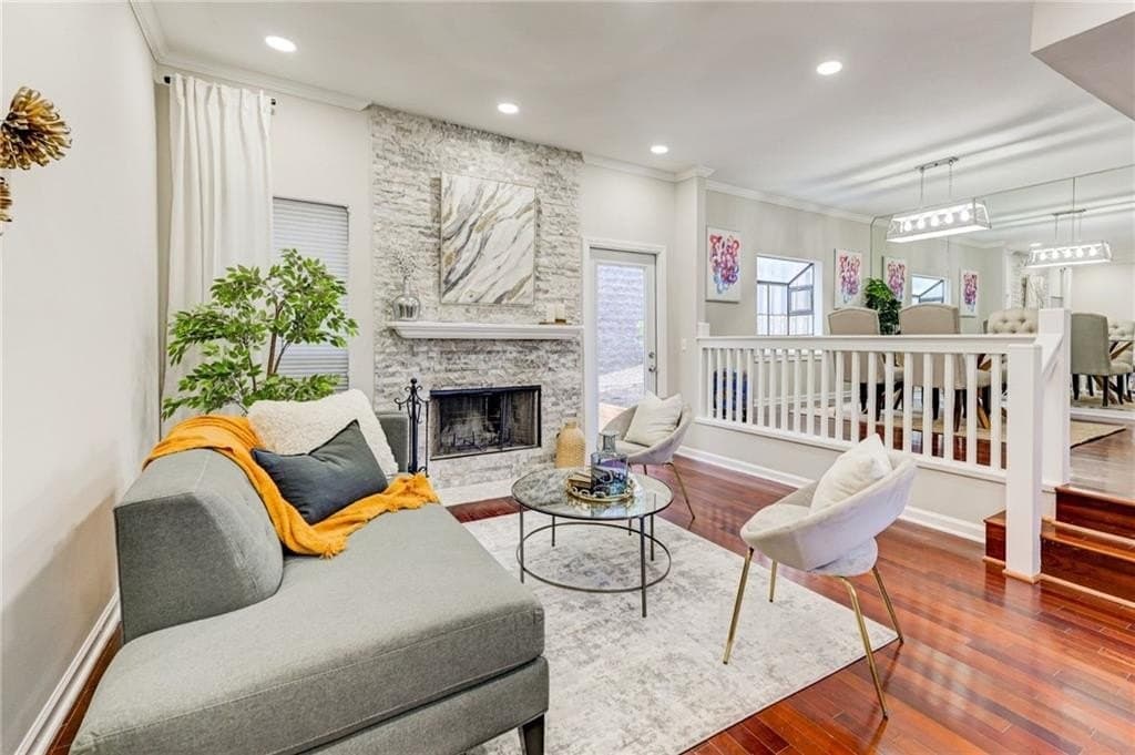 1929 Variations Dr NE