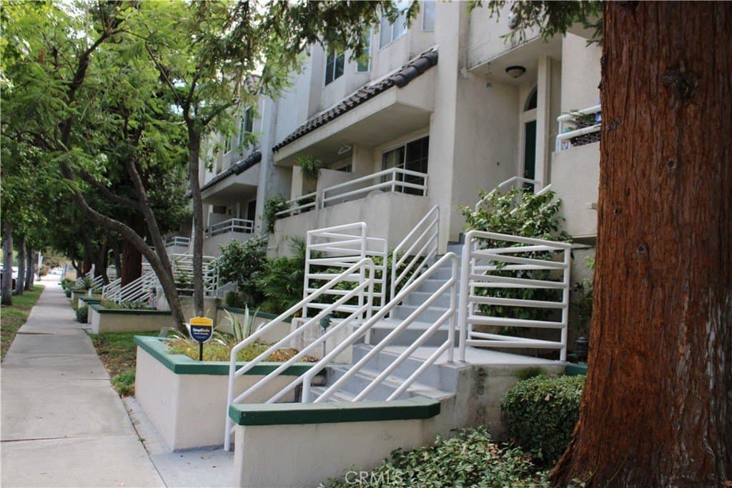 5145 Yarmouth Ave Unit 19, Encino