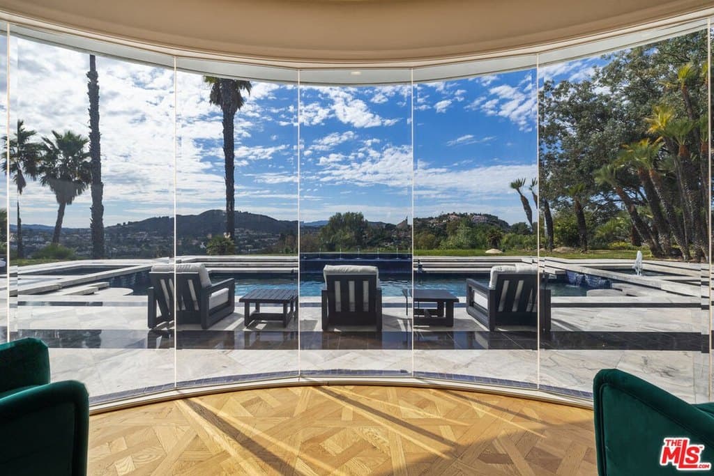 24366 LA Masina Ct, Calabasas