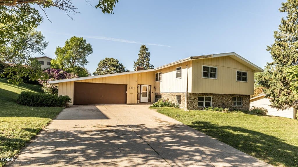 2431 E Boulevard Ave, Bismarck