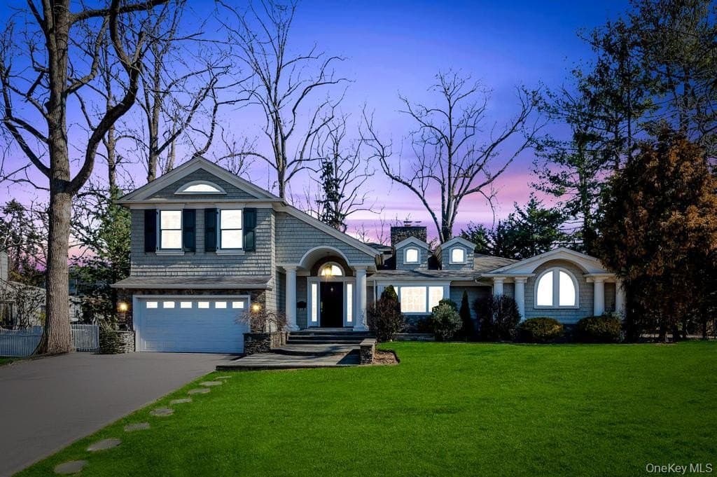 3 School House Ln, Great Neck