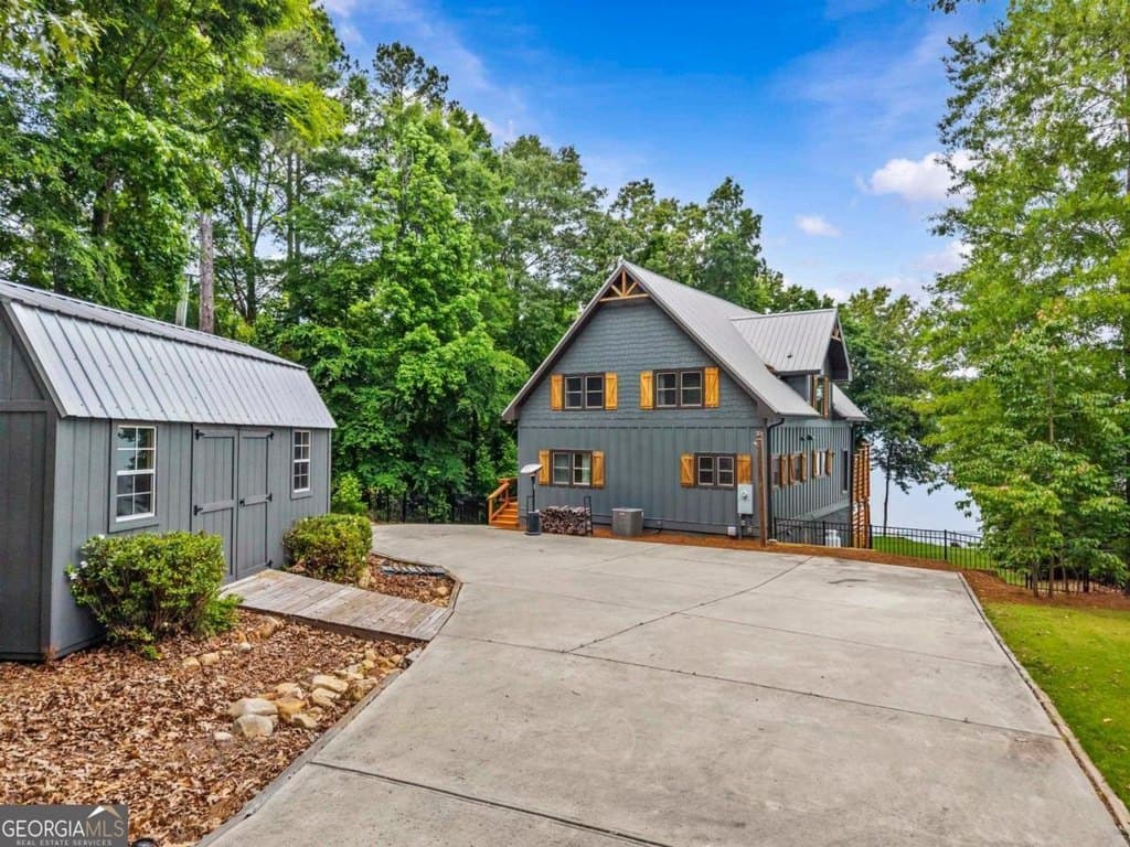188 Hickory Point Dr, Buckhead