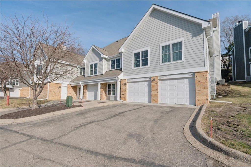 5980 Chasewood Pkwy Apt 102, Minnetonka