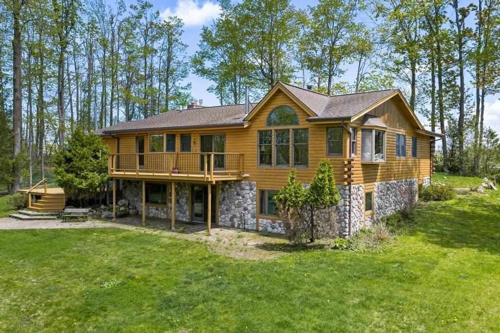1396 Blackbird Rd, Petoskey