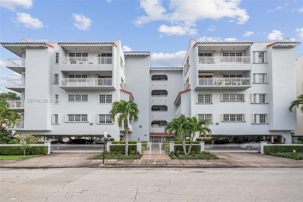 49 Majorca Ave Apt 203, Coral Gables