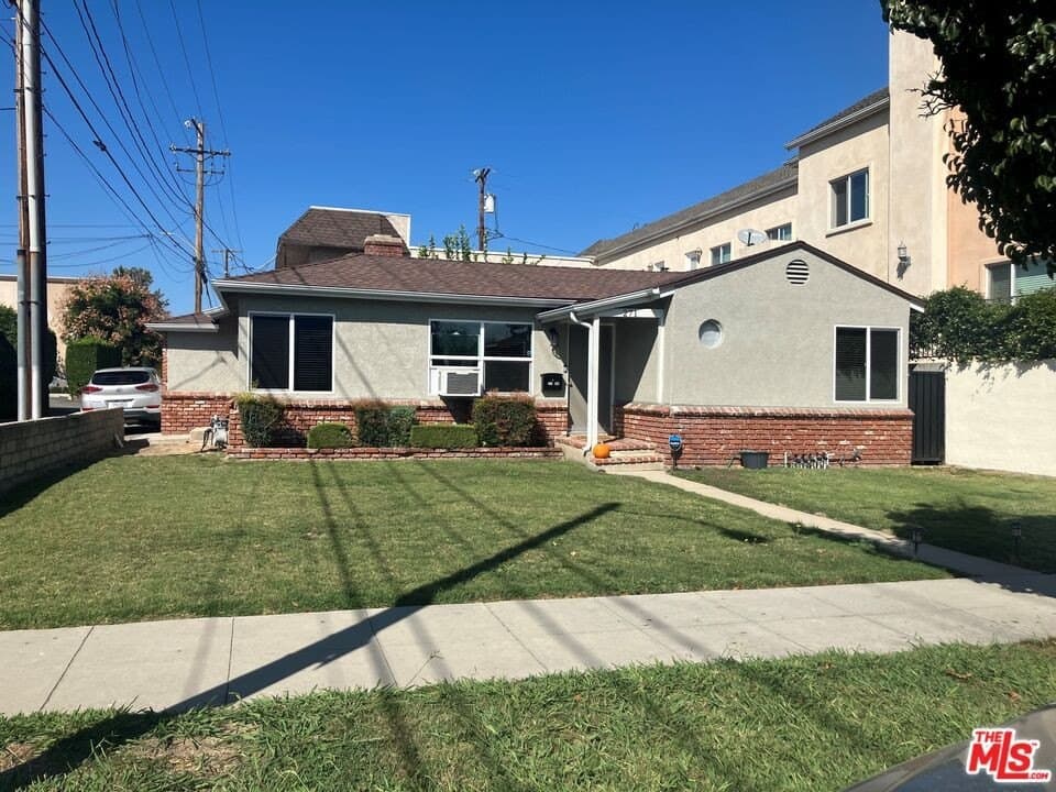 271 W Ash Ave, Burbank