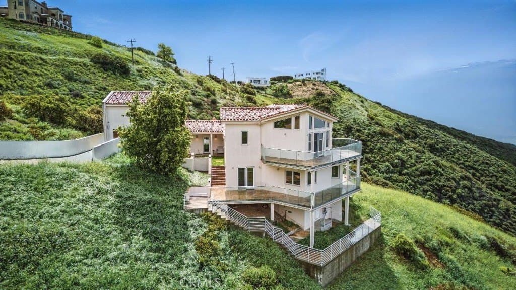 2501 Barrymore Dr, Malibu