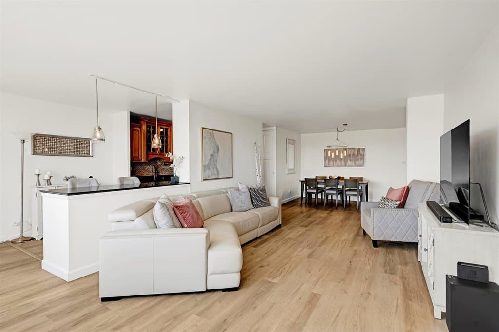 61-20 Grand Central Pkwy Unit B1203