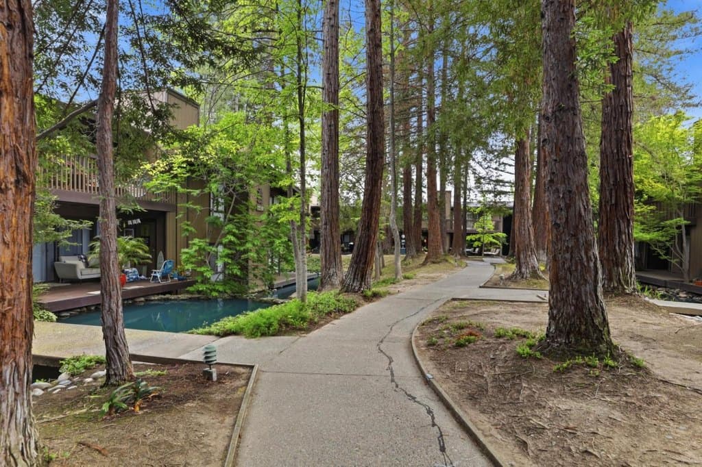 2430 Larkspur Ln Apt 280, Sacramento