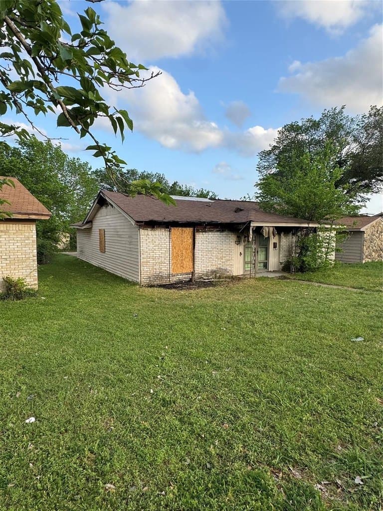 1850 Red Cloud Dr, Dallas