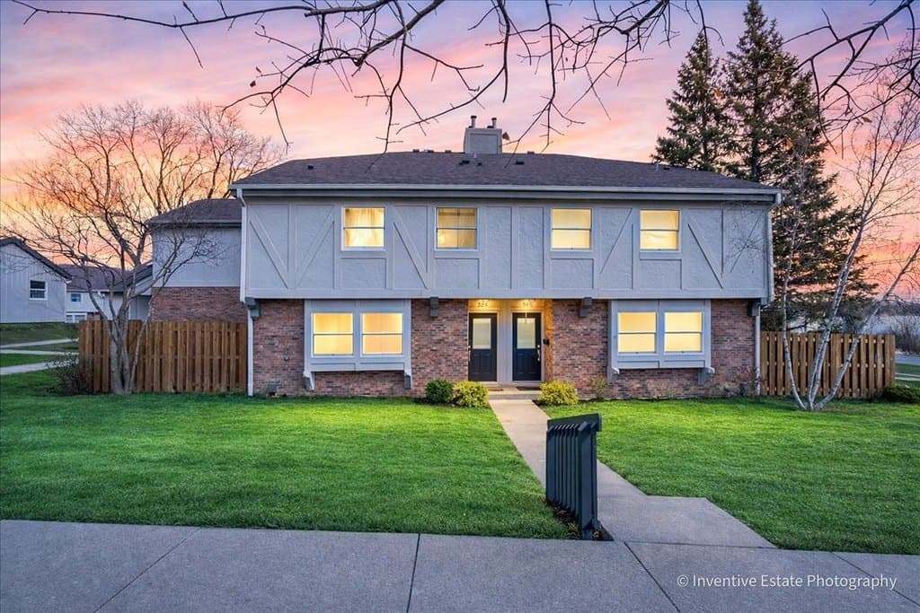 884 Bristol Dr, Barrington