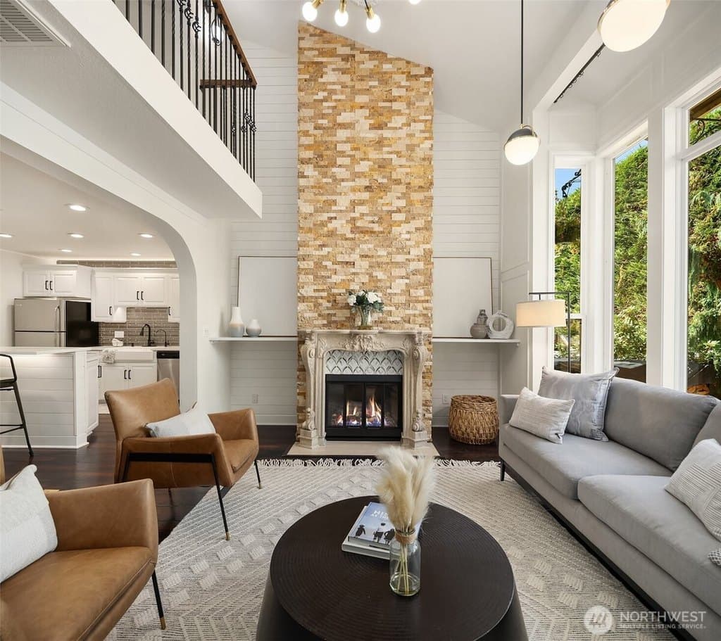 1400 Bellevue Way SE Apt 4, Bellevue