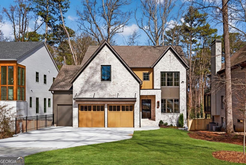 2617 Winding Ln NE, Brookhaven