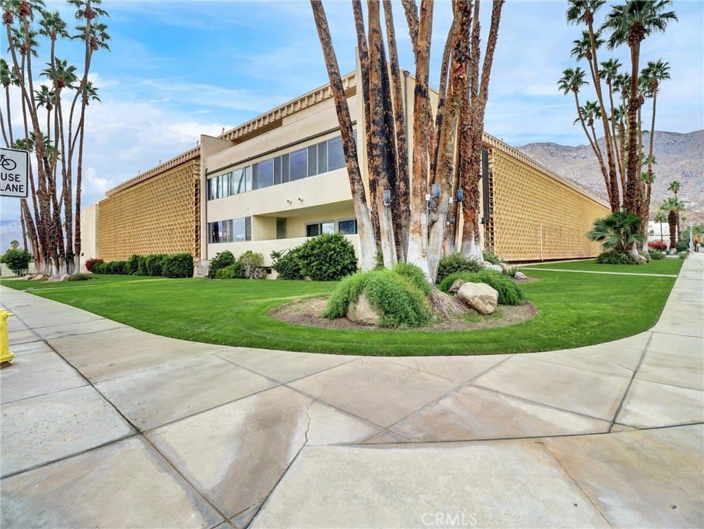 277 E Alejo Rd Unit 214, Palm Springs