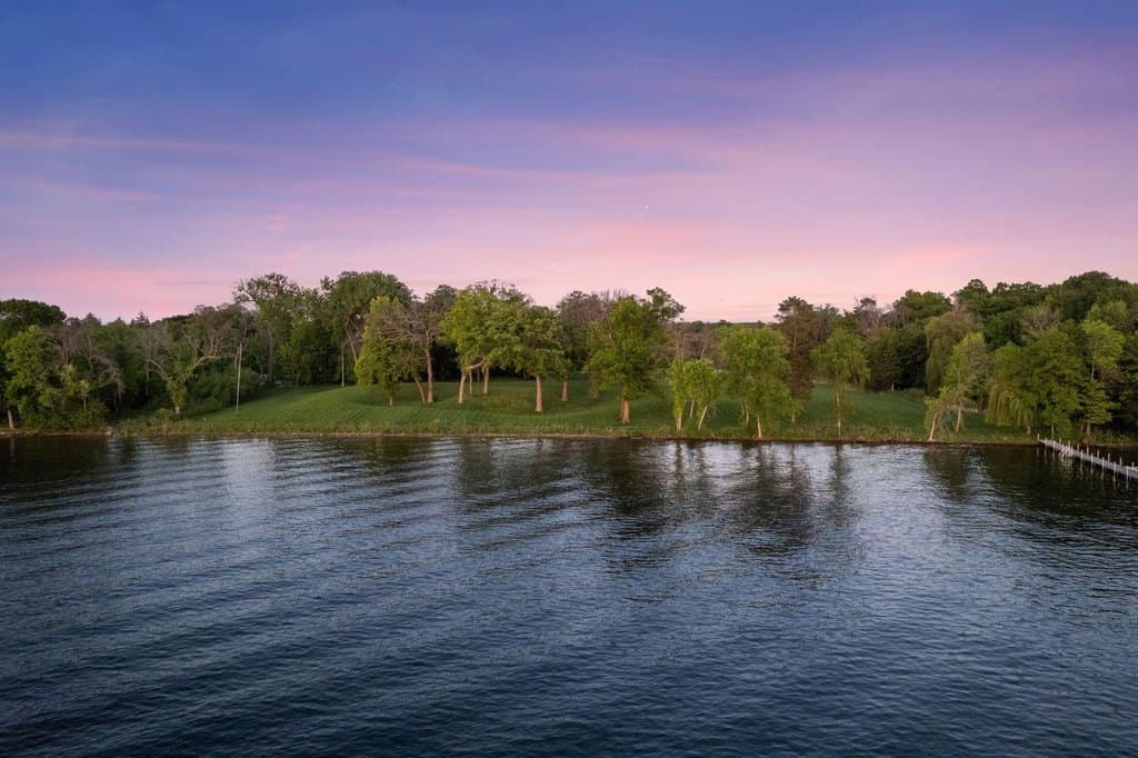 555 Bushaway Rd, Wayzata