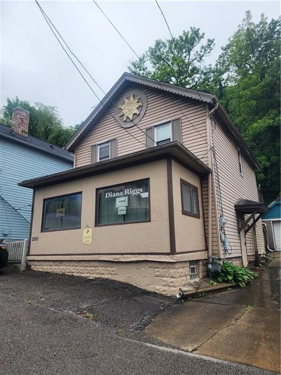 1260 Grove Rd, Pittsburgh