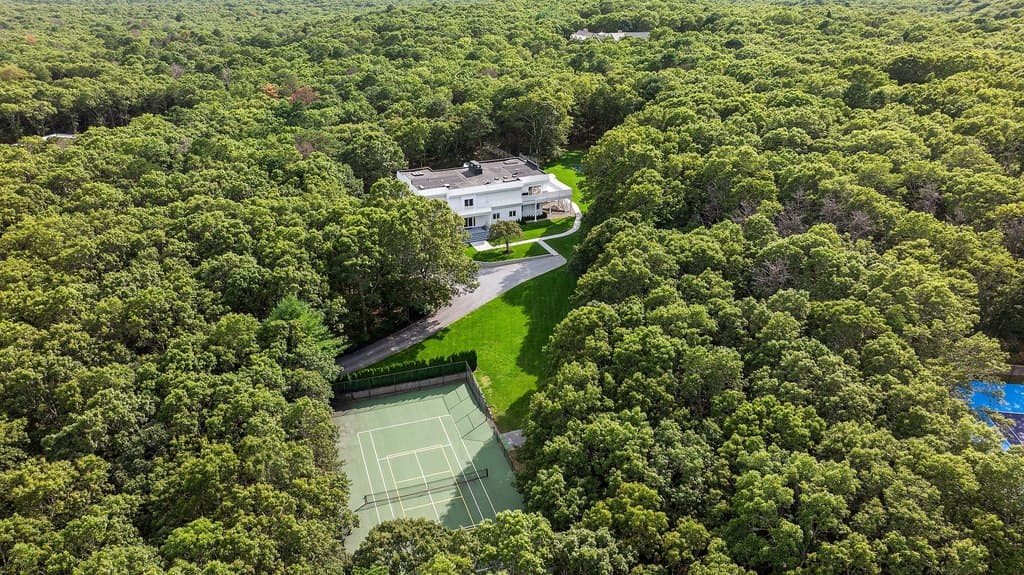 198 Two Holes Water Rd, East Hampton