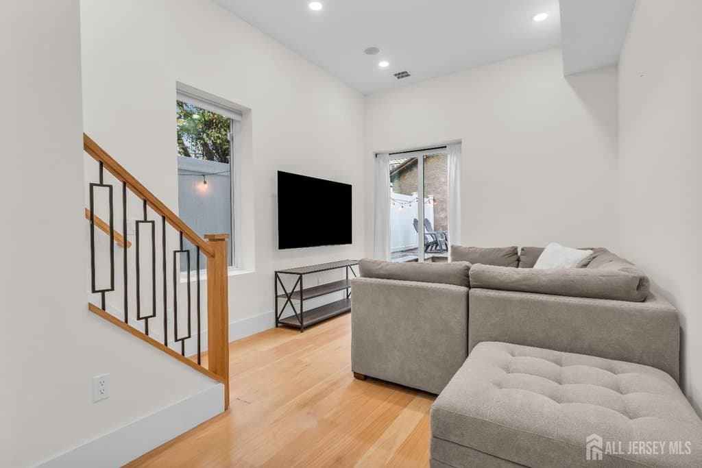 20 Van Nostrand Ave Unit 1, Jersey City