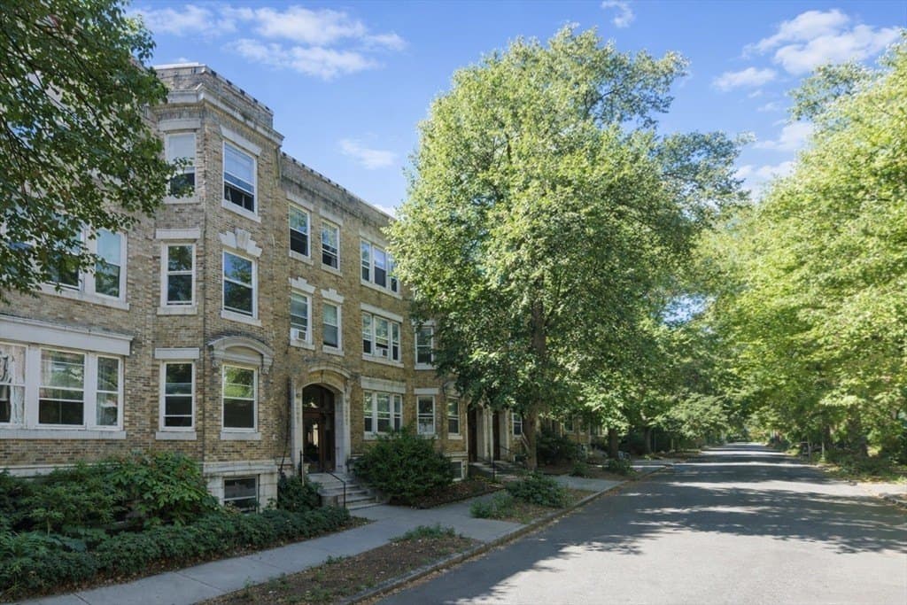 Euston St 8 Euston St # U5, Brookline