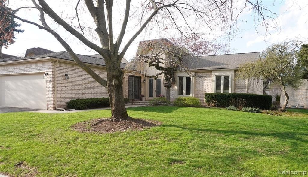 5129 Woodlands Ln, Bloomfield Hills