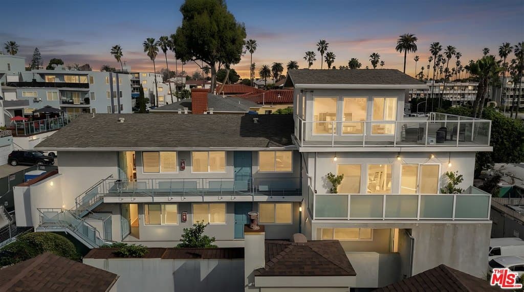 16 38th Pl, Long Beach