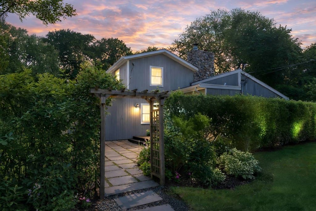 64 Fairview Ave, Montauk