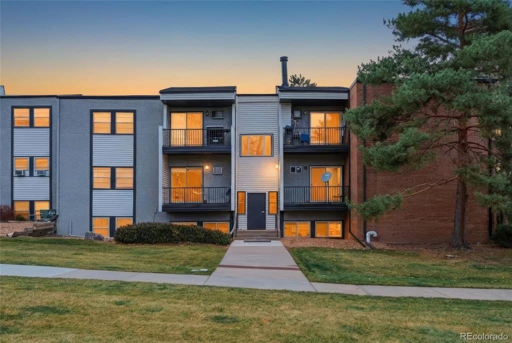 1300 Golden Cir Apt 102, Golden