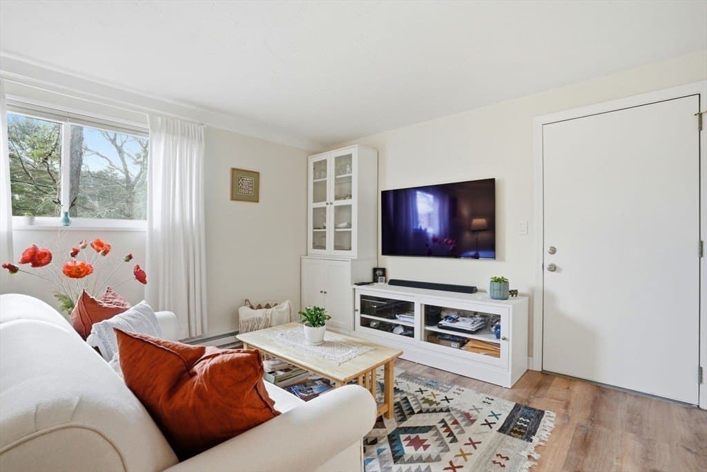 1 Tideview Path Apt 1, Plymouth
