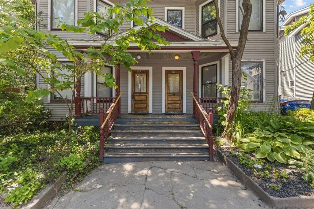 211-213 Saint Paul St, Burlington