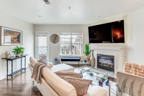 3922 Gilbert Ave Apt 214