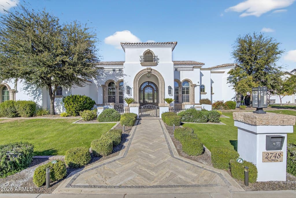 2748 E Warbler Rd, Gilbert