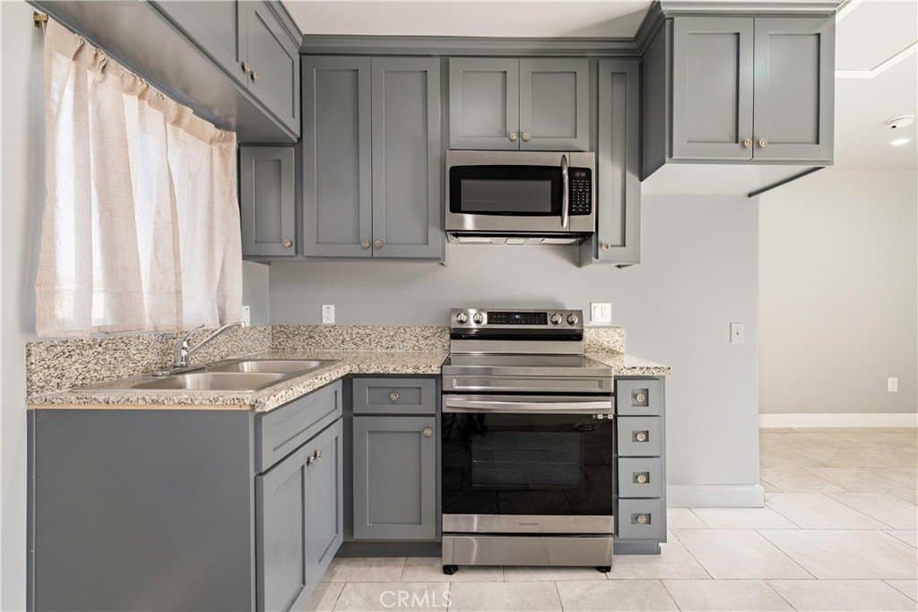 1520 W 215th St, Torrance