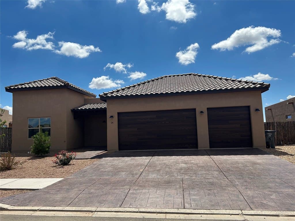 24 Pinon Doblado, Santa Fe