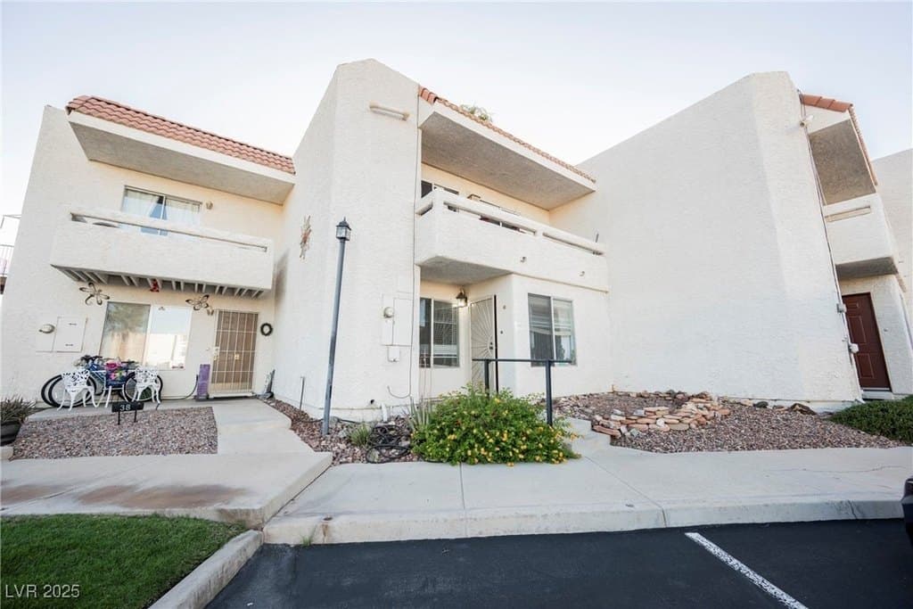 687 Marina Dr Unit 39, Boulder City
