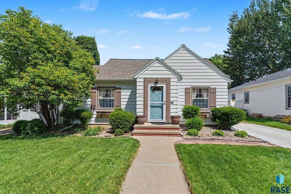 1704 S 6th Ave, Sioux Falls