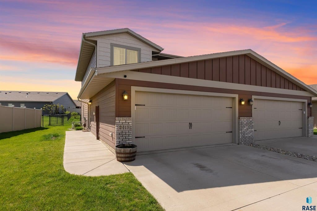 2413 S Ronsiek Ave, Sioux Falls