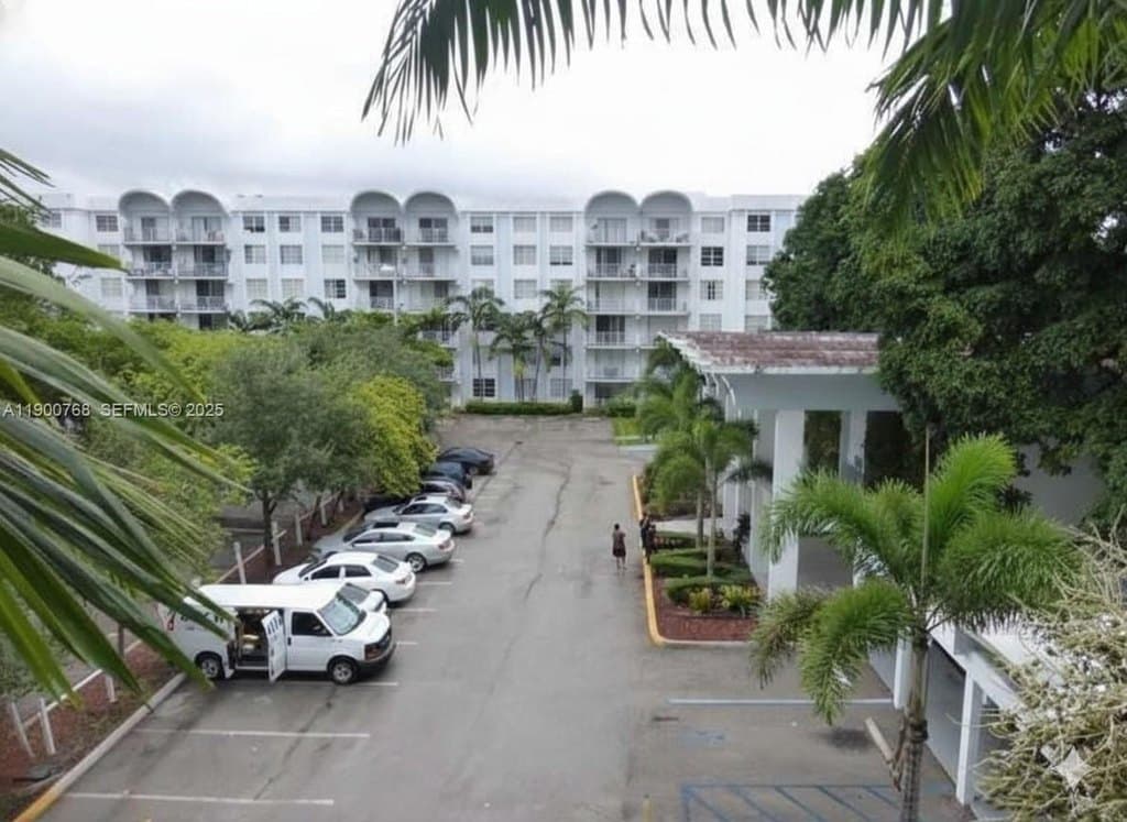 494 NW 165th St Rd Apt C602