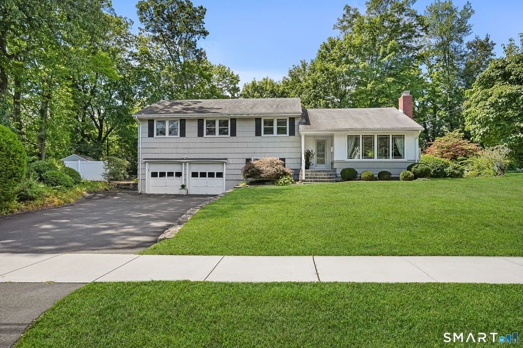 6 Field Crest Rd, New Canaan