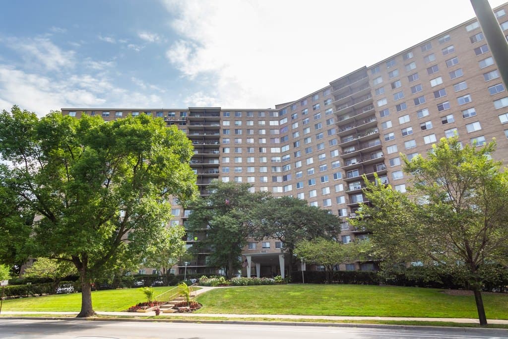 7033 N Kedzie Ave Apt 401