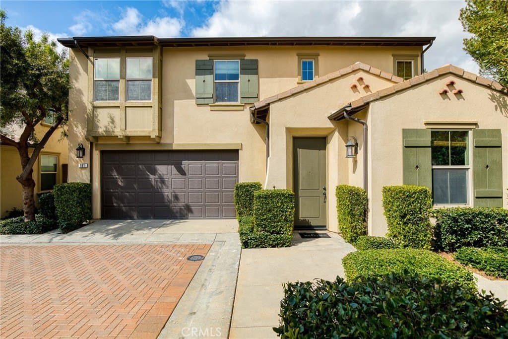 181 Bright Poppy, Irvine