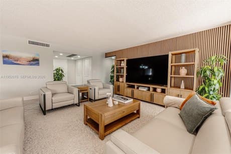 1800 NE 114th St Apt 909