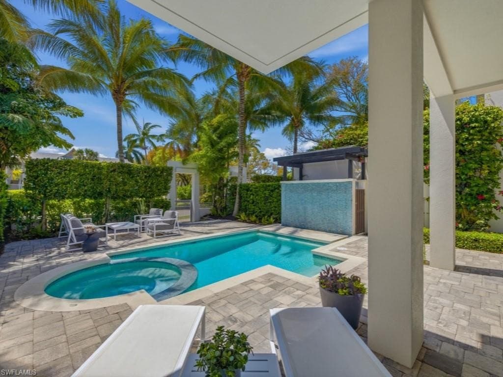 345 Banyan Blvd Unit 3, Naples